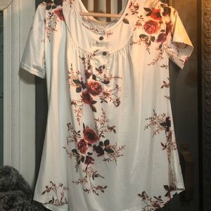Pretty white floral top, NWOT